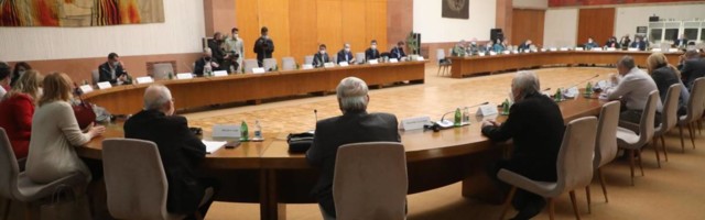 Popuštanje mera je moguće i imamo dve opcije: Krizni štab usvaja jednu od njih na sledećoj sednici