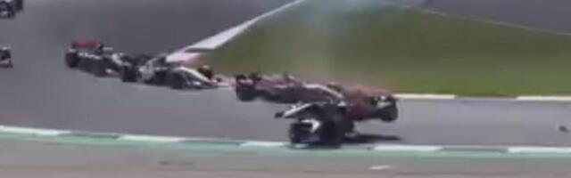 UŽAS: Vozaču bolid pao na glavu - tragedija je izbegnuta pukom srećom! (VIDEO)