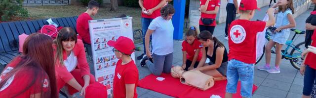 Na Gradskom trgu u Čačku obeležen Svetski dan prve pomoći
