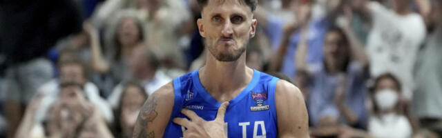 SLAVLJE U KUĆI AKILEA POLONARE: Ima laukemiju, bio u komi - a ove scene teraju suze na oči! (FOTO)