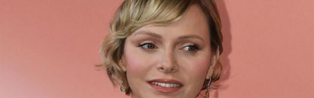 Božićna čestitka iz Monaka oduševila sve: Princeza Šarlin zablistala u haljini koja će dominirati ove zime