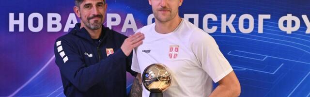 SMS: Zlatna lopta - posle dužeg i malo težeg vremena za mene... Početak sa Paunovićem, daj Bože i 100!