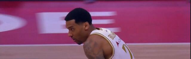 Silovito zakucavanje Bolomboja!