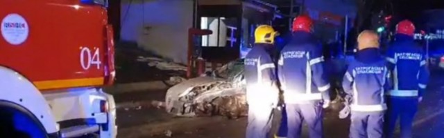 STRAŠNA SAOBRAĆAJKA NA KONJARNIKU: Vatrogasci SEKLI vozilo da bi IZVADILI žrtve, a očevidci,..