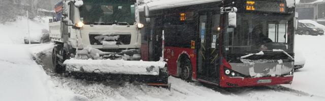 Srbija zavejana, problemi u saobraćaju i na elektromreži