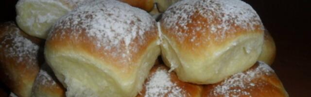 Sa džemom ili kremom, obožavali smo buhtle kao klinci i zato ih spremamo i danas