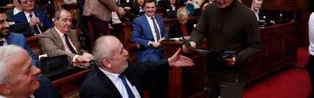 Ćuta: Rističević karikatura koja je istaknuti član "Farme" i emotivni partner Atlagića