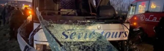 LJUDI LEŽALI PO PUTU, PRIZOR NAKON UDESA BIO JEZIV! Mnogi od putnika spavali, probudio ih HOROR - lomovi nosa, glave...!