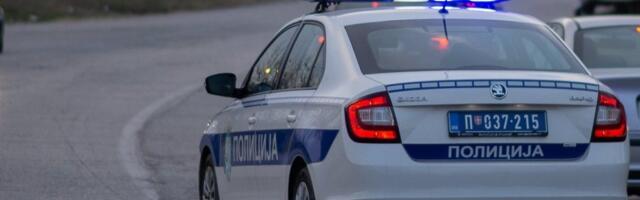 Povređen taksista: Jedan automobilu kanalu drugi skoro uništen, nesreća u Bačkoj Palanci