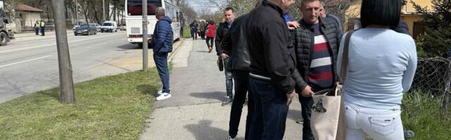 Simpatizeri i članovi SNS iz Kragujevca polaze za Beograd: Idemo da odbranimo Srbiju (VIDEO)