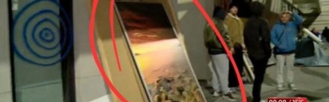 KAO 5. OKTOBRA: Dinkovi teroristi ukrali umetnička dela iz RTV-a i bacaju ih po ulicama!