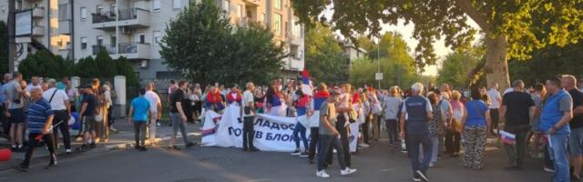 Zborovi Novog Sada pozvali građane da blokiraju SNS skupove