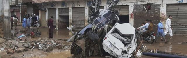 SASTAVILI SE NEBO I ZEMLJA: Nezapamćene poplave odnele više od 100 života! Hiljade evakuisanih pobegli na vreme od smrti (VIDEO)