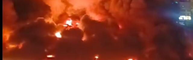 Uznemirujuće! Plamen svirepo guta ljude - Čak 16 mrtvih! Jezivi snimak će vam zalediti krv u žilama! (FOTO/VIDEO)