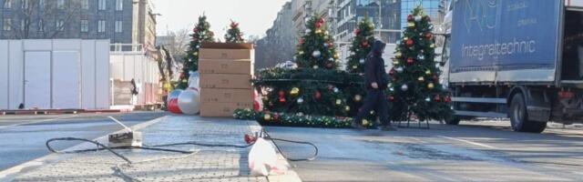 Ćacilend u novogodišnjem ruhu: Bazar počeo sa radom, postavljeni štandovi sa hranom i kokicama