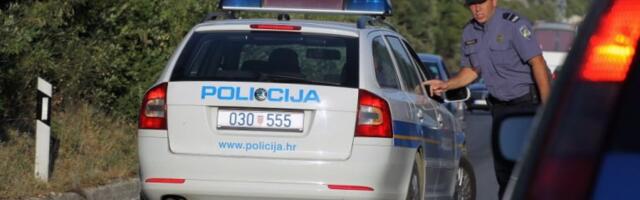 "KAKO JE ON PREŽIVEO?!" AUTOMOBIL LETEO PO PUTU! Procurio trenutak stravične nesreće - šokantan snimak pogledaćete dva puta! (VIDEO)