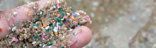 Revolucionarno rešenje za jedan od najvećih problema: Nova „živa plastika“ potpuno uništava sebe za 6 dana