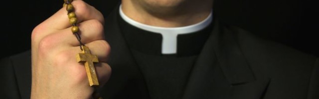 Хрватски свештеник смењен због негирања злочина у Јасеновцу