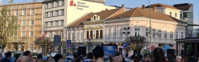 Sa zbora građana u Kragujevcu upućen poziv da se naredne subote ide u Novi Pazar, ali i formiranje  akcionog tima