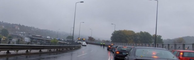 (VIDEO SA MESTA NESREĆE) DOZIVALI SMO GA, DAVAO JE ZNAKE ŽIVOTA! Detalji STRAVIČNOG UDESA na Mostu na Adi!
