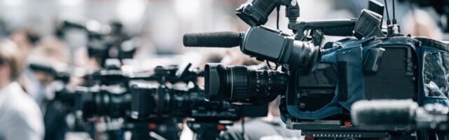 EKSKLUZIVNO: Novinarima Informera u Novom Sadu podeljeni pancirni prsluci, skinuli obeležja redakcije