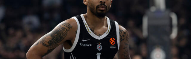 GROBARI, OTVARAJTE ŠAMPANJAC: Oglasio se Karlik Džons i iznenadio sve! (FOTO)