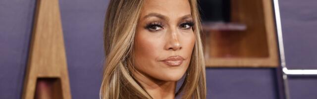 Dženifer Lopez iskrivila telefon u fotošopu: Fanovi je urnišu na društvenim mrežama (FOTO)