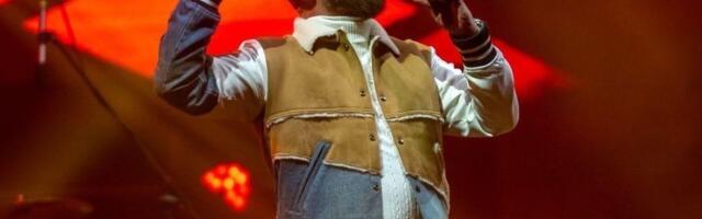 BOBAN RAJOVIĆ DOBIO VREDAN POKLON! Kako je jedna pesma preokrenula sve: Pevač pružio podršku mladom kolegi