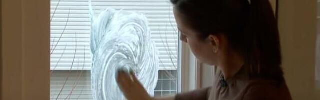 Čim ustanete, sipajte omekšivač za veš na prozore! Ostaćete zapanjeni onim što sledi