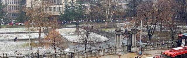 Ispisani grafiti protiv studenata i rektora na zgradi Hemijskog (VIDEO)