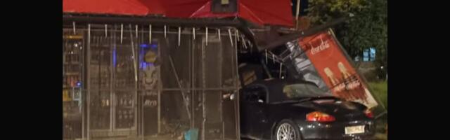 Auto uleteo u kiosk, radnica teško povređena: Neviđena saobraćajka u Obrenovcu