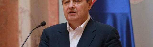 Dačić u Skupštini s mobilnog pustio zvuk “pravog zvučnog topa”: U Srbiji nikada nije upotrebljen