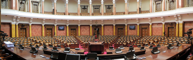 Koliko poslanika treba Srbiji?