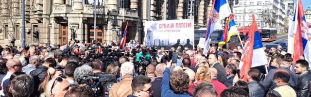 Protest ispred Vlade NDSS, Dveri i Zavetnika (VIDEO)