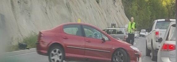 Stravičan udes na Zlatiboru! Direktan sudar dva automobila, saobraćaj usporen, formirale se kilometarske kolone (FOTO/VIDEO)
