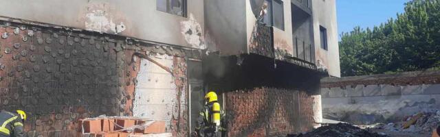 Požar u centru Leskovca zahvatio stambenu zgradu
