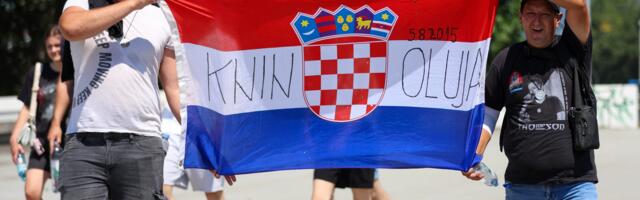 REKA LJUDI STIŽE NA TOMPSONOV KONCERT U ZAGREBU - Nose crninu i beretke i uzvikuju: "Za dom spremni"