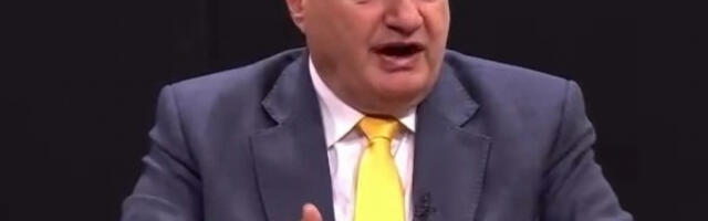 BLOKADERSKI NOVINAR ALEKSANDROVIĆ PITAO MILIVOJEVIĆA: Dokle ćeš da se savijaš i puziš pred plenumašima?!