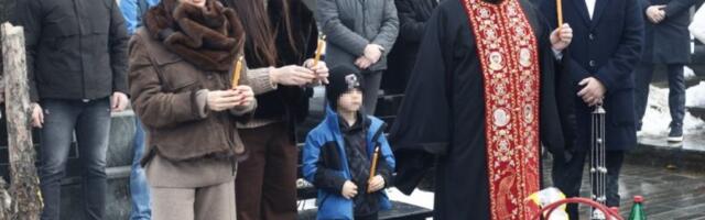 NAJEMOTIVNIJA SCENA NA ARKANOVOM POMENU! Pogledajte šta je mali Željko Ražnatović uradio za pokojnog dedu! (VIDEO)