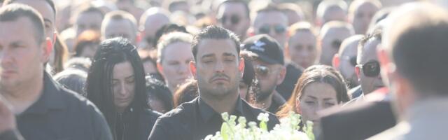 Evo koliko je Dragan bio mlađi od Darka Lazića: Pevač bolne reči uputio bratu: "Volim te i voleću te zauvek2