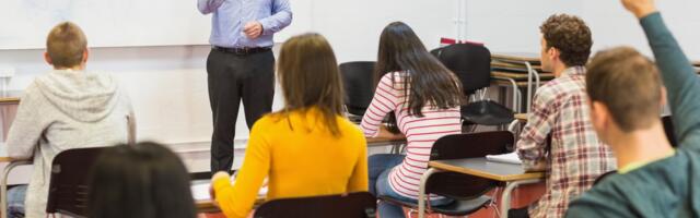 Došao kao profesor na zamenu, cela škola plače sad kad odlazi: Emotivan snimak iz Banjaluke