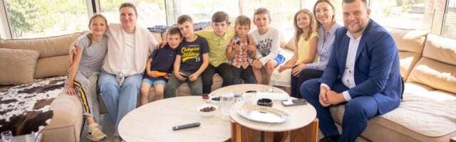 Министарка Мацура у општини Зета са локалним руководством о мерама подршке породицама