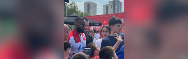 Deca opkolila košarkaša Crvene zvezde: Kodi se pojavio u Novom Sadu i napravio "opšti haos" među najmlađima!