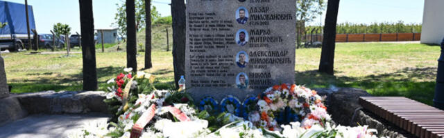 Делегација Фудбалског савеза Србије положила цвеће у Малом Орашју
