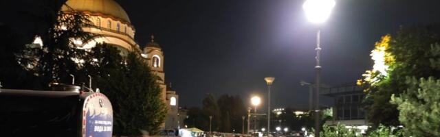 Šta se ovo dešava u ponoć? Čudo ispred Hrama Svetog Save (FOTO/VIDEO)