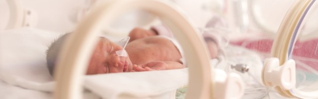Tek rođena beba priključena na respirator zbog korone