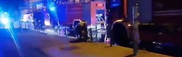Vatrogasci ostajali bez daha, građani ih polivali vodom