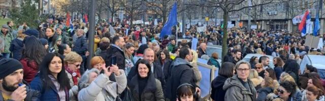 "Vi ste odgovorni! Od vas zavisi": Počeo protest prosvetara (VIDEO, FOTO)