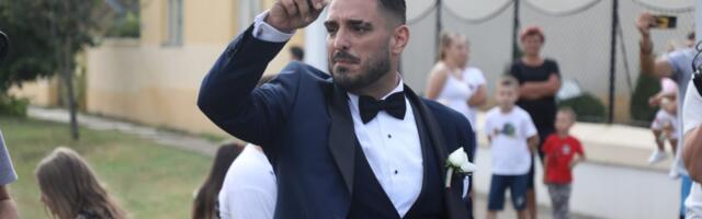 Darko Lazić peva na lažnoj svadbi, ulaz se plaća 70 evra! Javnost šokirana: "Ljudi previše žive lažne živote"