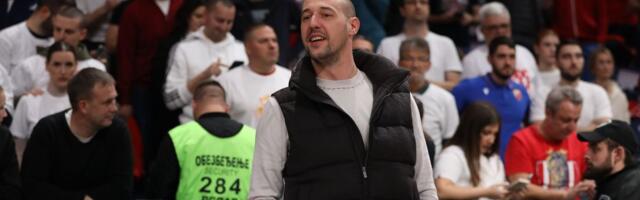 Bio kapiten Zvezde, osvojio 9 trofeja i igrao LŠ, sada je uživo gledao crveno-bele protiv Olimpijakosa